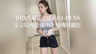 商场女厕全景偷拍红唇美女的极品小嫩鲍