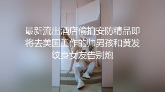 -漂亮美眉白虎逼上一撮粉毛 用很大号的假肉棒自慰