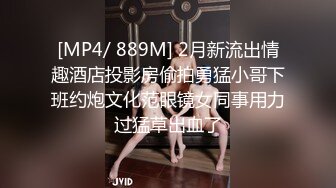 《居家摄像头破解》大叔和丰满老婆地板上啪啪不到2分钟就交货了 这也太快了点吧