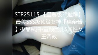 黑客破解网络摄像头监控偷拍服装店试穿衣服的美女超像迪丽热巴的网红脸美女一对人造大奶子