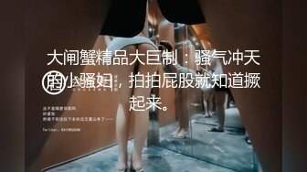 和女友在外面的车里直接做了起来