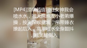 无毛白虎逼风骚女友镜头前直播赚外快，自己抠逼浪叫，给阴蒂带上蝴蝶小铃铛，跟狼友互动撩骚，尿尿给狼友看