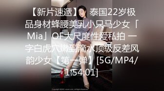 18清纯嫩妹小男友没在家，独自诱惑大秀，撩起衣服揉奶子，特写肥穴掰开，我掰开你们要进来吗，浴室洗澡湿身