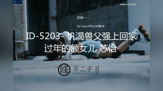 黑客破解家庭网络摄像头偷拍最近天气冷夫妻刚吃完晚饭不就就迫不及待上床过性生活了