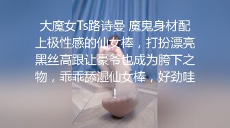 [MP4/ 433M] 好久没播腰细胸大耐操小美女回归秀，骑在身上整根插入揉搓阴蒂，打桩机进出撞击晃动奶子