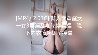 怀春少女性感可爱，粉嫩的酮体诱惑白丝激情大秀，跟狼友互动撩骚，性感的逼逼道具抽插，呻吟可射淫水湿透骚穴