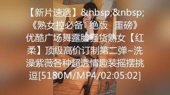 妮可拥有优雅、时尚和性感。在她的紧身连衣裙和轻薄的内衣中，她所需要的只是合适的男人来满足她唯一的渴望