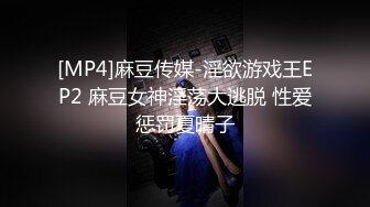 哺乳期的小少妇露脸颜值很高，情趣肚兜诱惑撩人，听狼友指挥脱光光自慰骚穴呻吟表情好骚，挤奶水给狼友喝