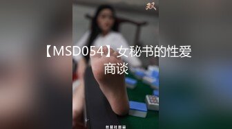 漂亮淫妻 射进去射进去 一点都没有流出来 喜欢精液吗 被你子宫吸进去了 接着来 绿帽老公叫两单男操老婆还要内射