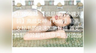 ❤❤麻花辫20清纯美少女，贫乳微毛嫩穴，单腿黑丝袜，地上假屌自慰，骑乘位深插骚穴，手指插入扣弄